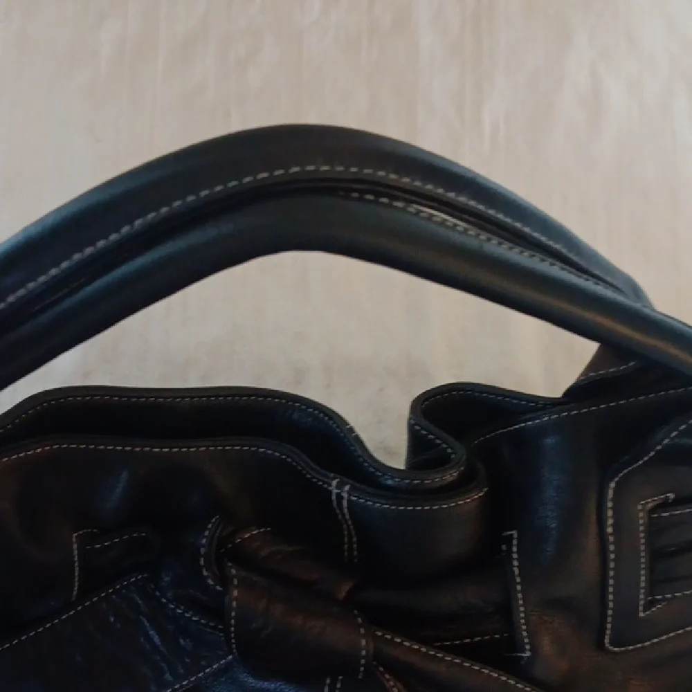 🖤Perlina Black Everyday Bag With Bow Accent And High Qaulity  Soft Cowhide